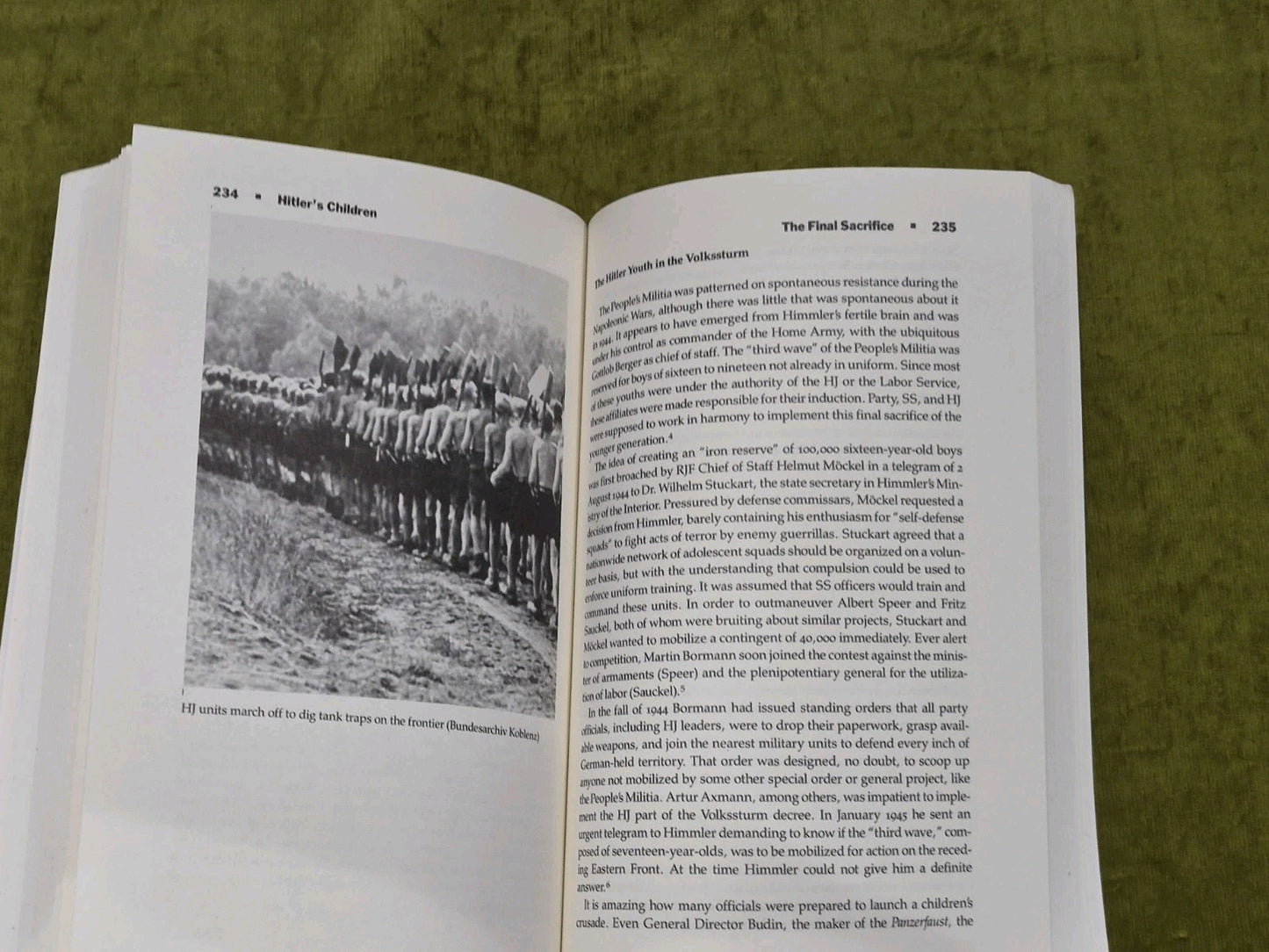 Hitler's Children: The Hitler Youth and the SS (Paperback or Softback) 19896