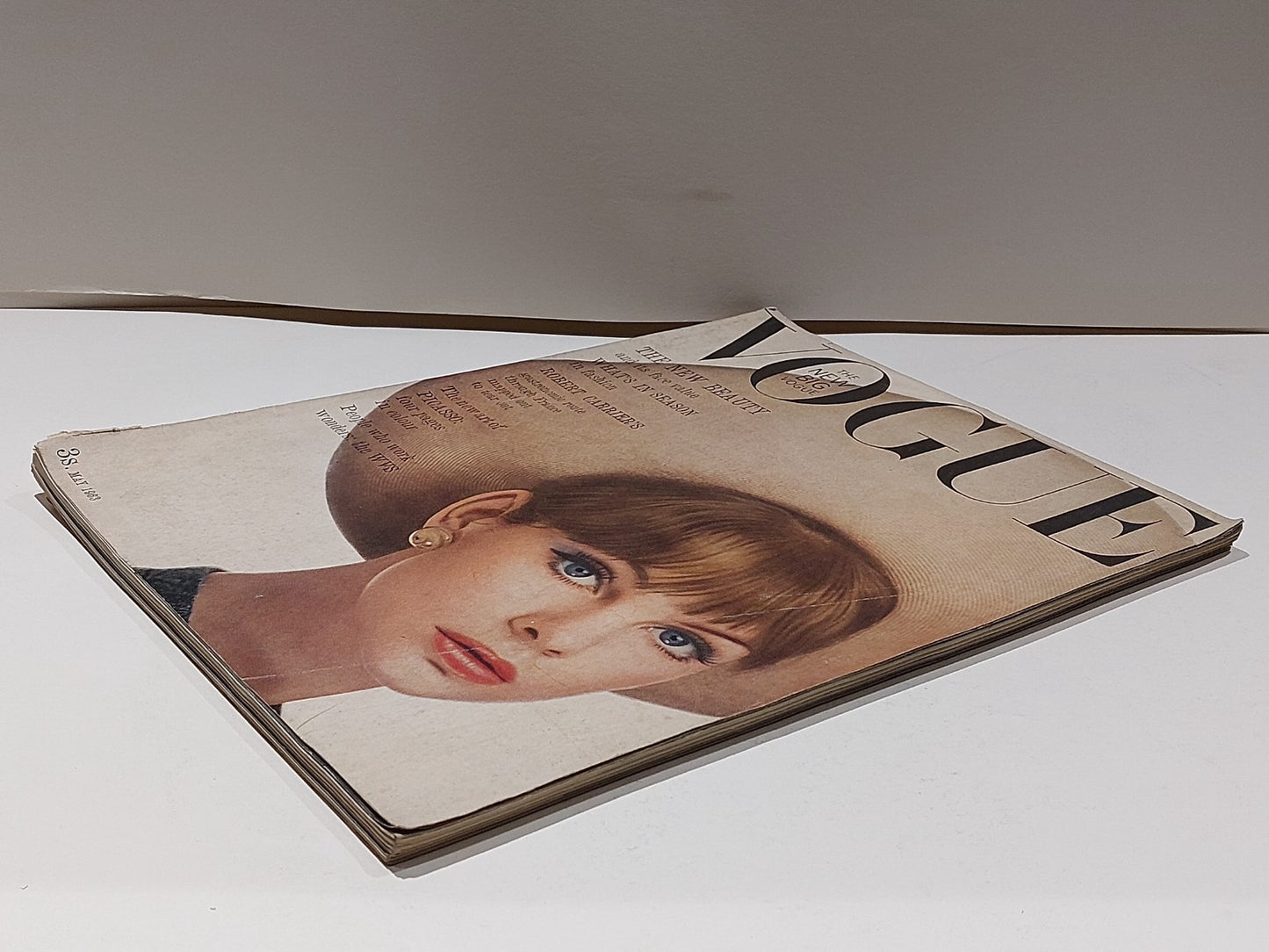 VOGUE Magazine: May 1963 Jean Shrimpton 10