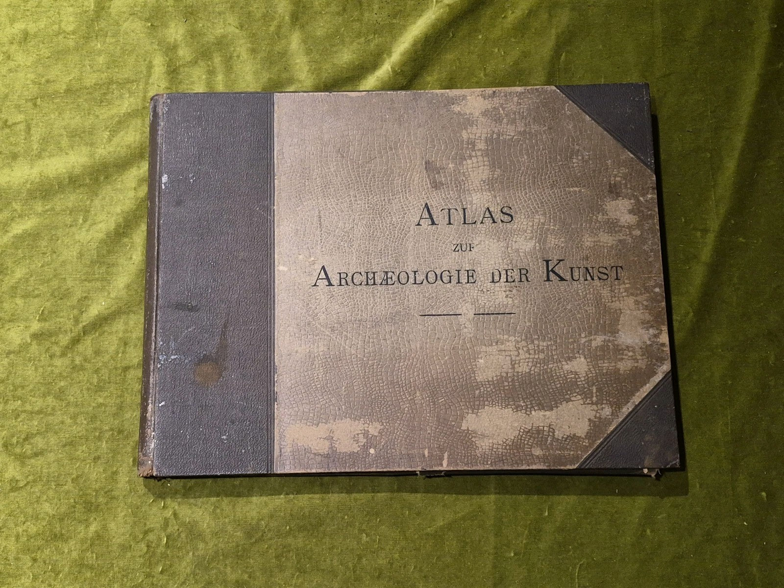 Atlas zur Archäologie der Kunst. Leather case.0