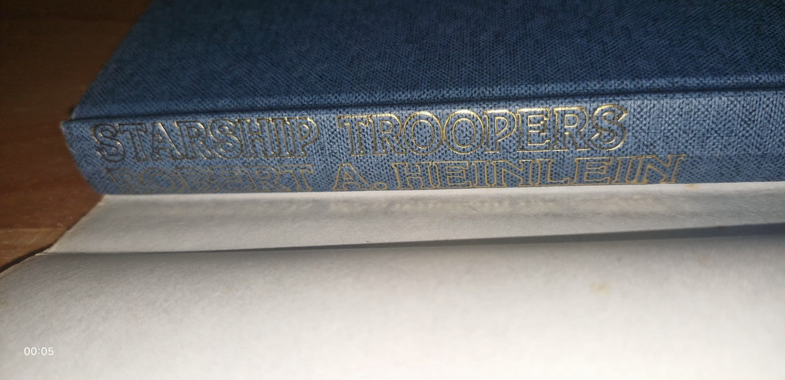 Starship Troopers by Robert A. Heinlein 1st UK Hardback Edition 1975. Dustjacket7