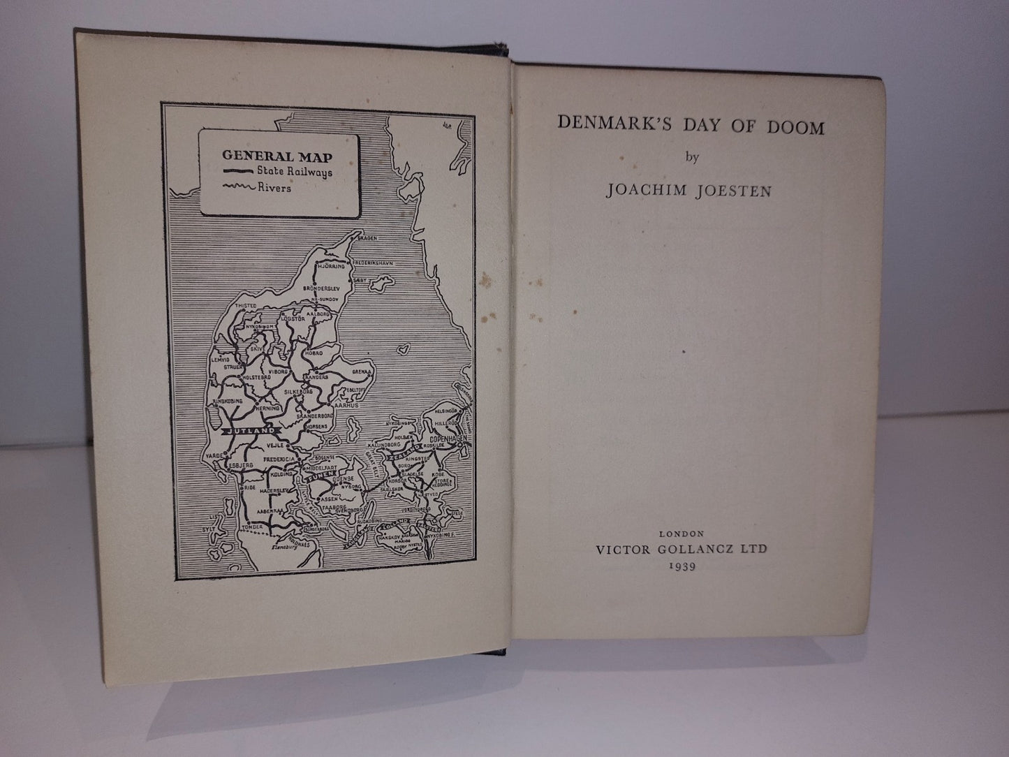 Denmark's Day Of Doom  By Joachim Joesten 1939 Victor Gollancz 1st Edition2