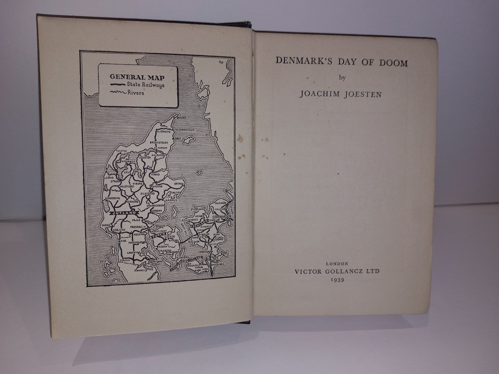 Denmark's Day Of Doom  By Joachim Joesten 1939 Victor Gollancz 1st Edition2