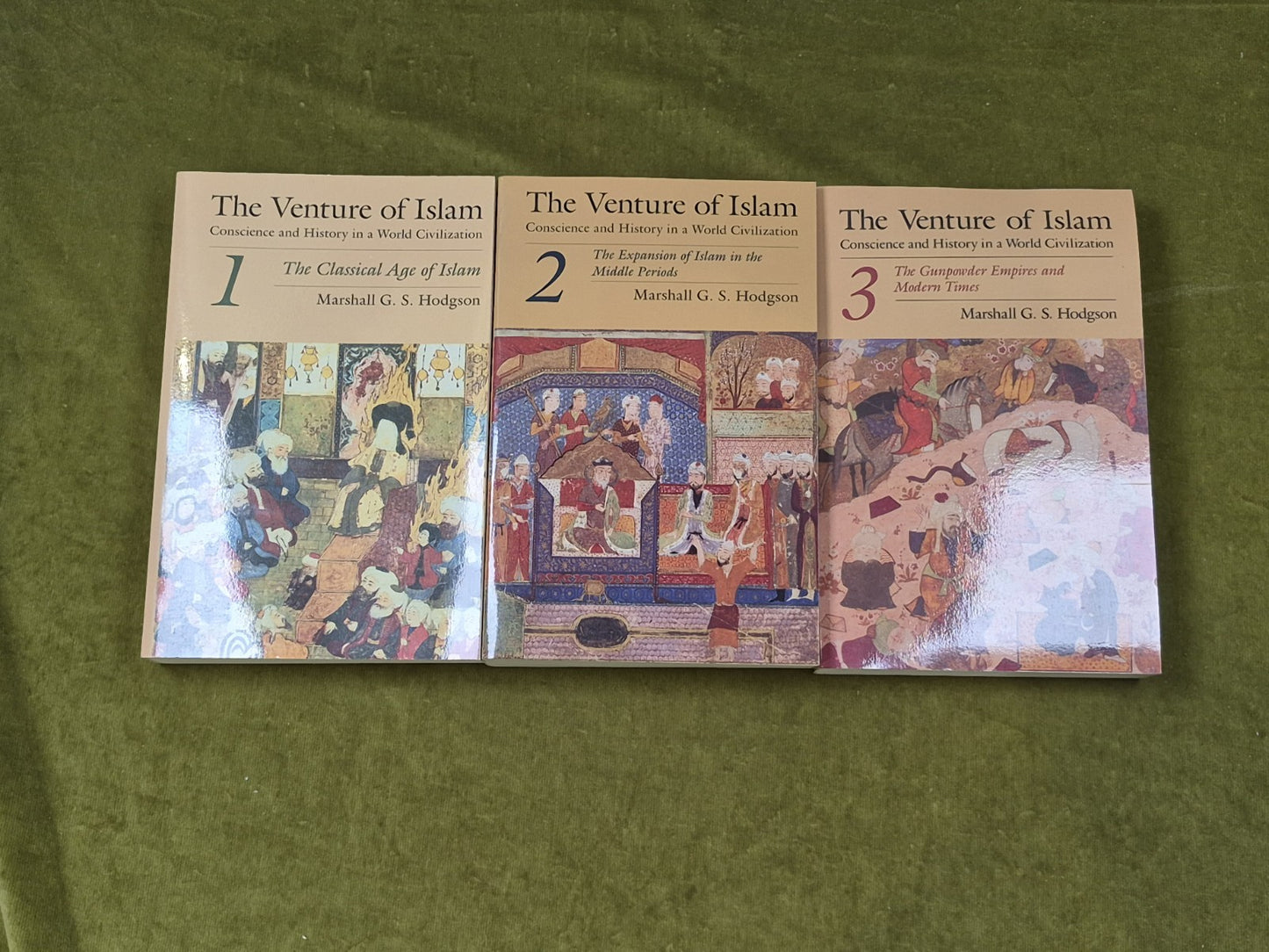 THE VENTURE OF ISLAM - Marshall G S Hodgson - Uni of Chicago 1977 - 3 vols PB0