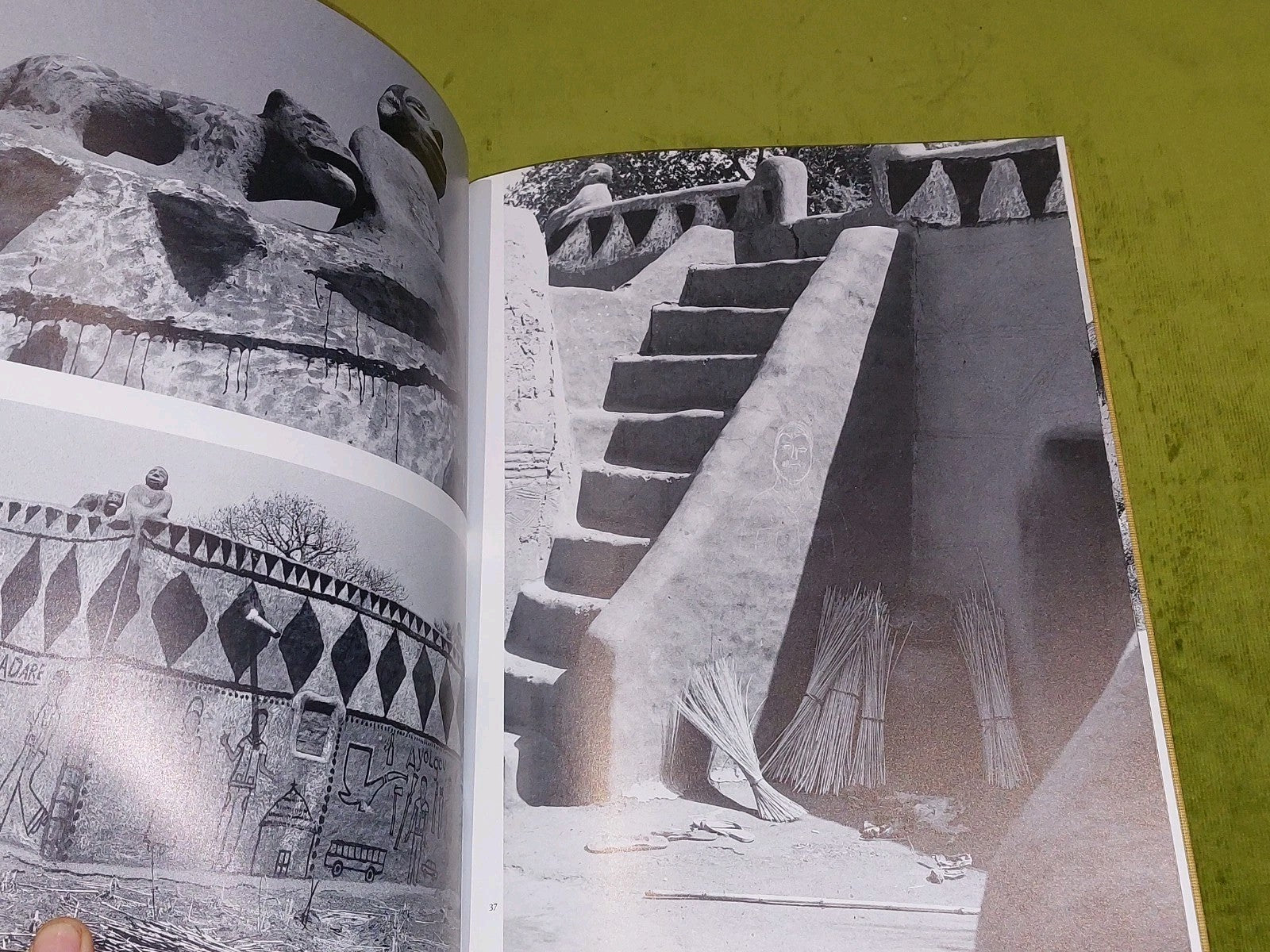 Aus Erde Geformt : Lehmbauten in West und Nordafrika 1990 [ From The Earth ]5