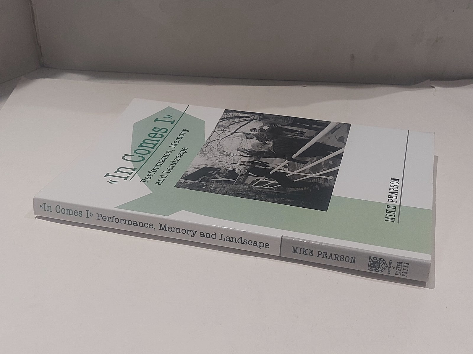 In Comes I : Performance, Memory & Landscape  Mike Pearson (2006) Pb Book1