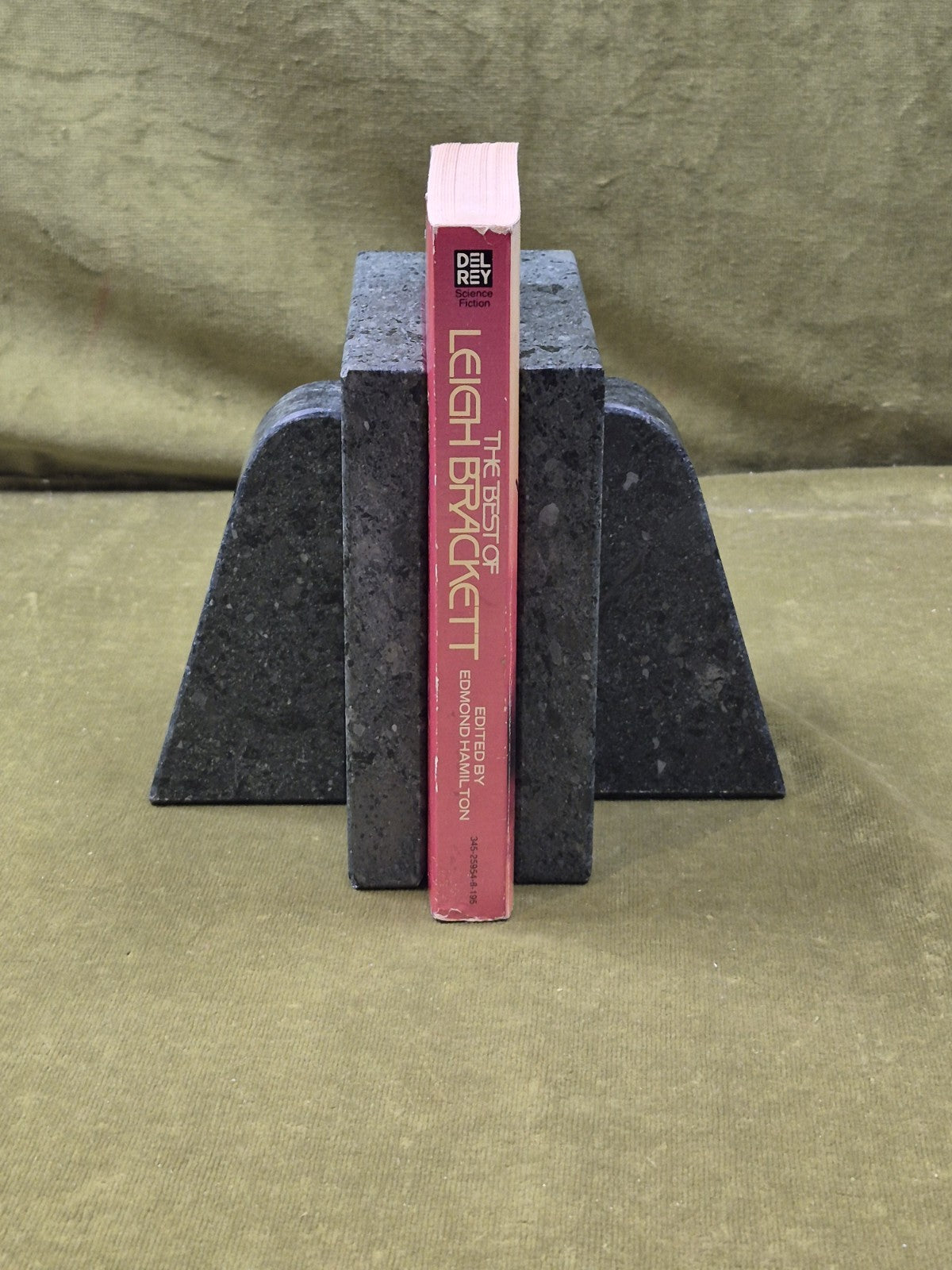The Beast of Leigh Brackett - ed. Edmond Hamilton , Del Rey 1977 Paperback2