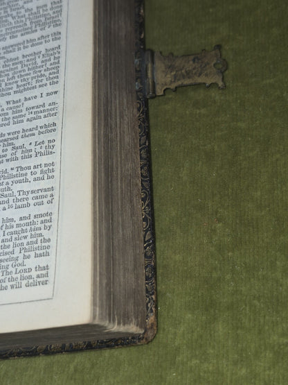 Holy Bible William Collins 1953 Brass Clasp London King James10