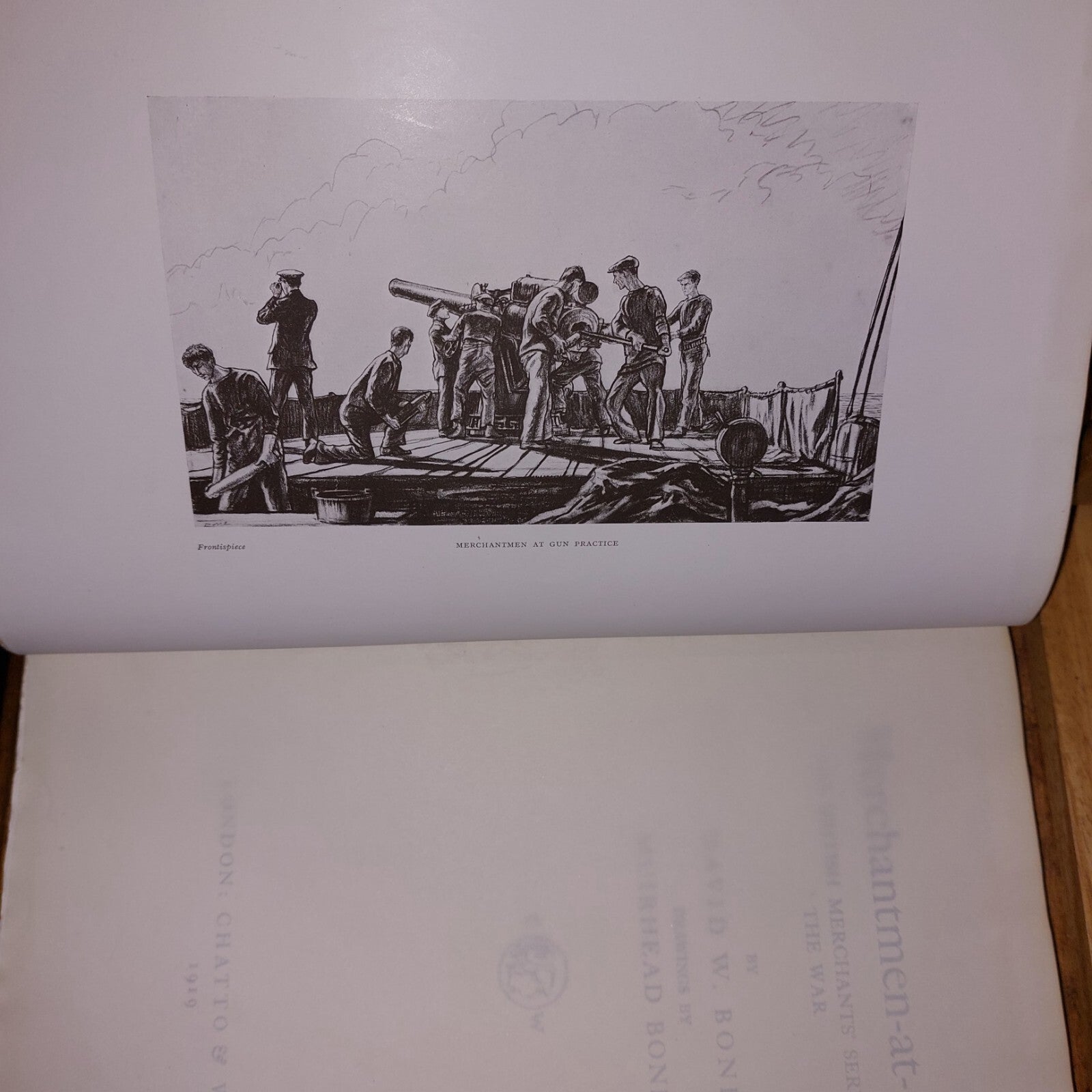 "MERCHANTMEN-AT-ARMS: THE BRITISH MERCHANTS' SERVICE IN THE WAR - Bone, David W"9