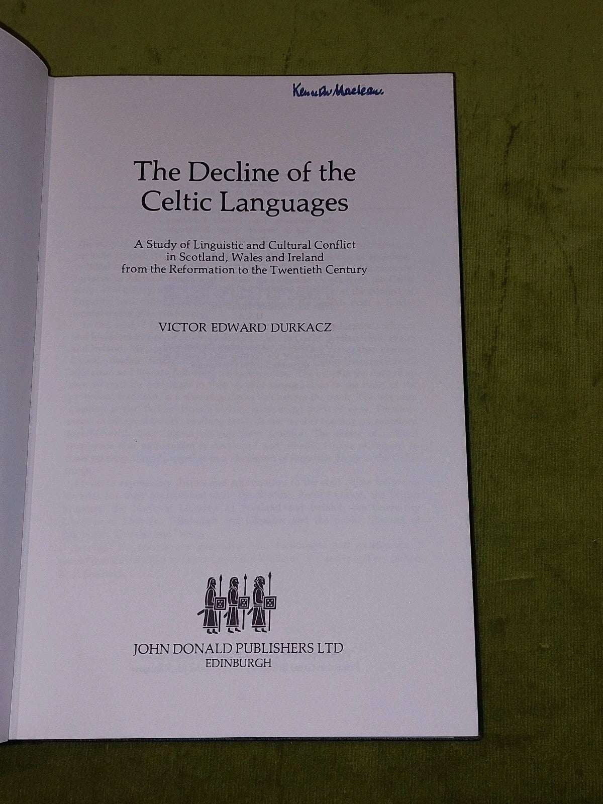 The Decline of the Celtic Languages by Victor Edward Durkacz [John Donald] 19833