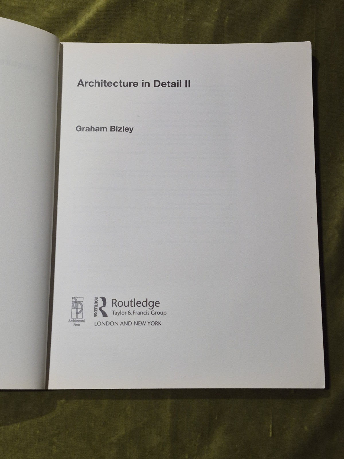 Architecture in Detail II - Paperback Graham Bizley 20103