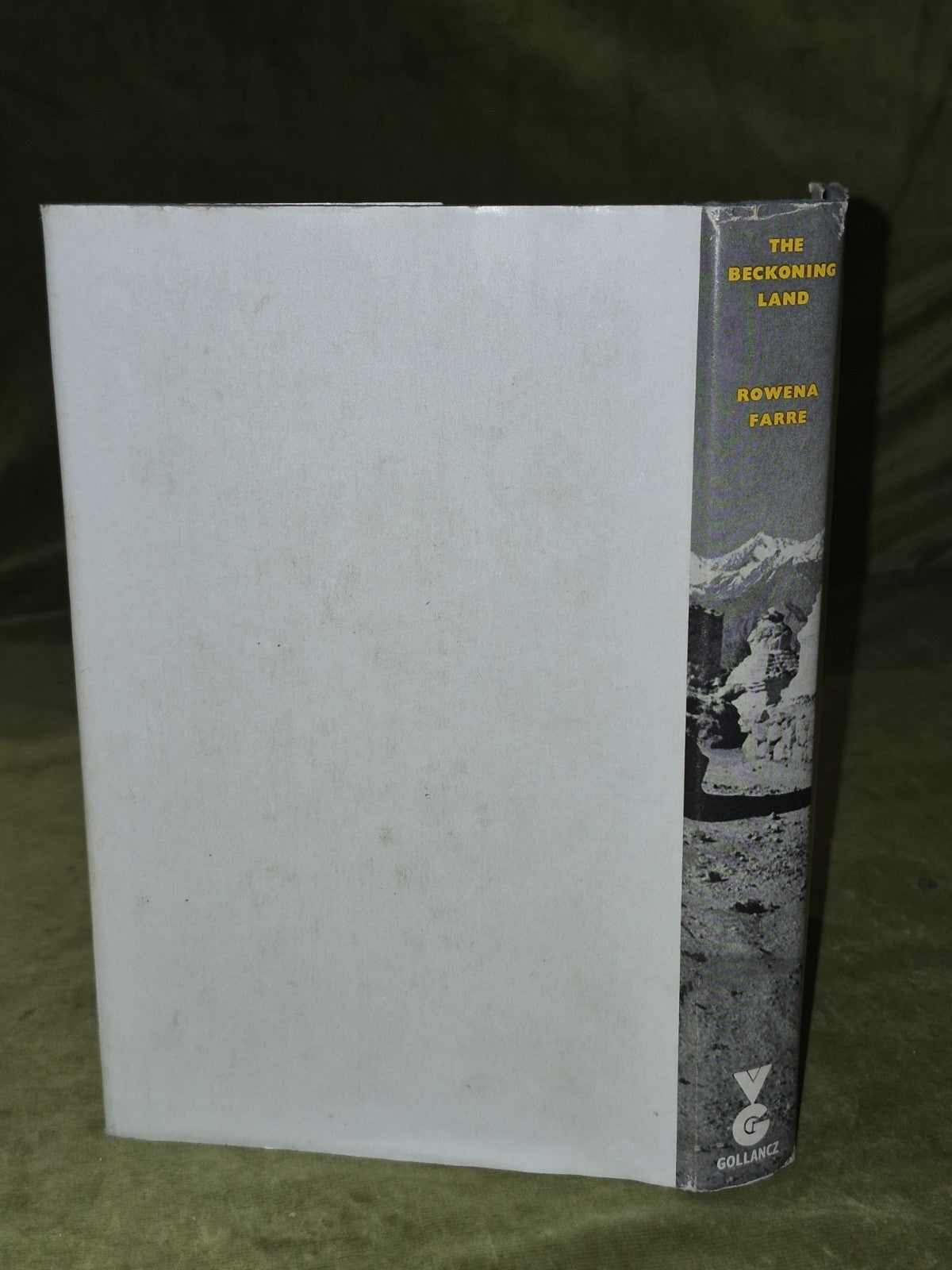 Rowena Farre The Beckoning Land 1969 Victor Gollancz First Edition Dustjacket1
