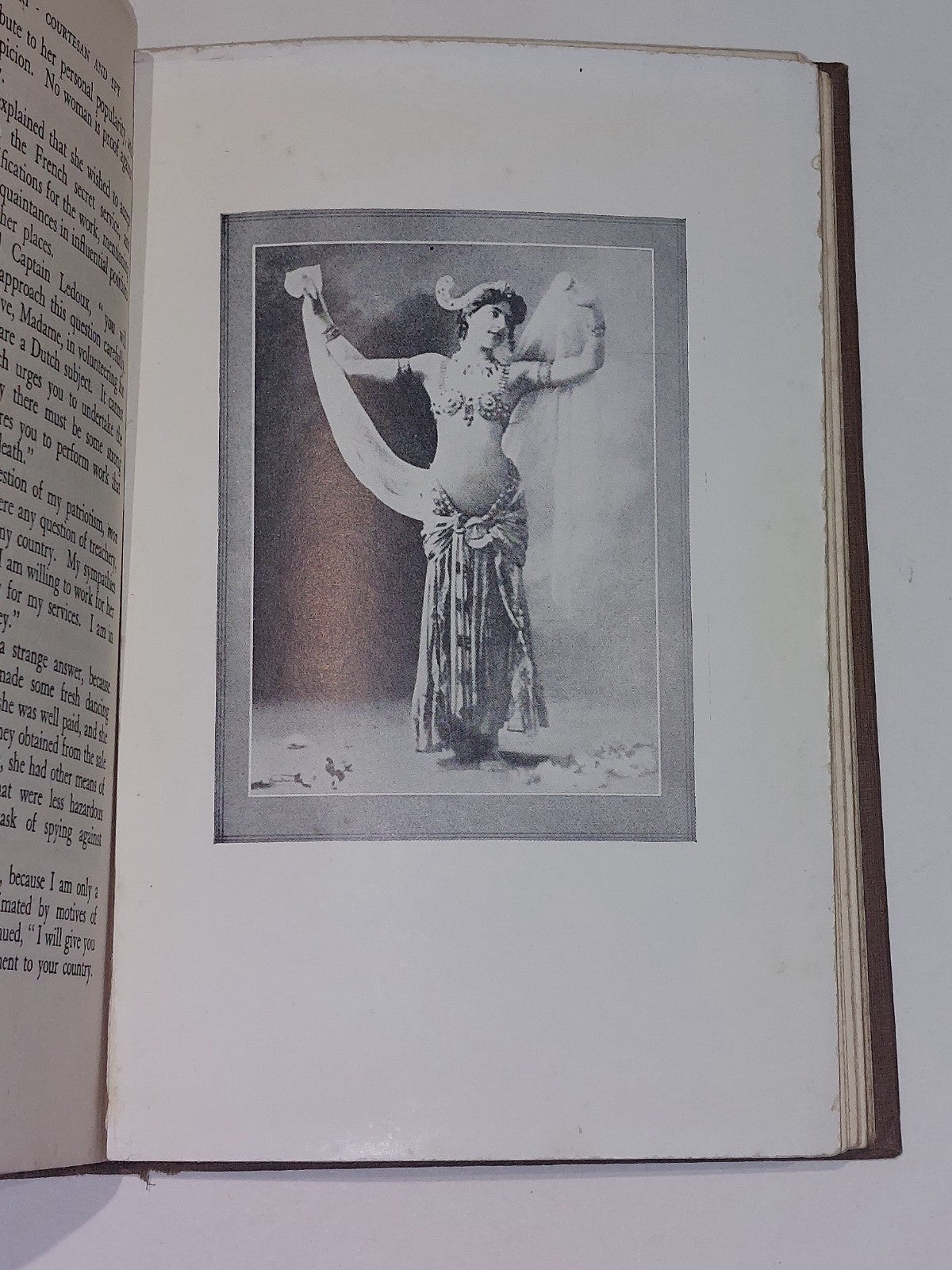 Mata Hari: courtesan and spy by Thomas Coulson [Hutchinson & Co] (1930)2