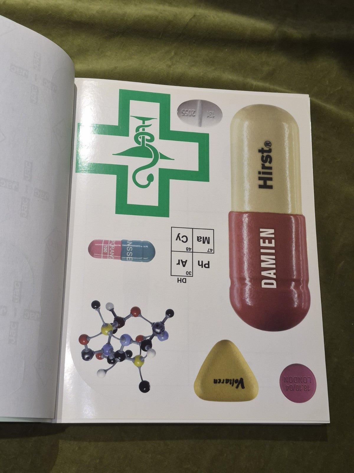 SOTHEBY'S DAMIEN HIRST'S PHARMACY LONDON OCTOBER 18 2004 Softcover #1660294
