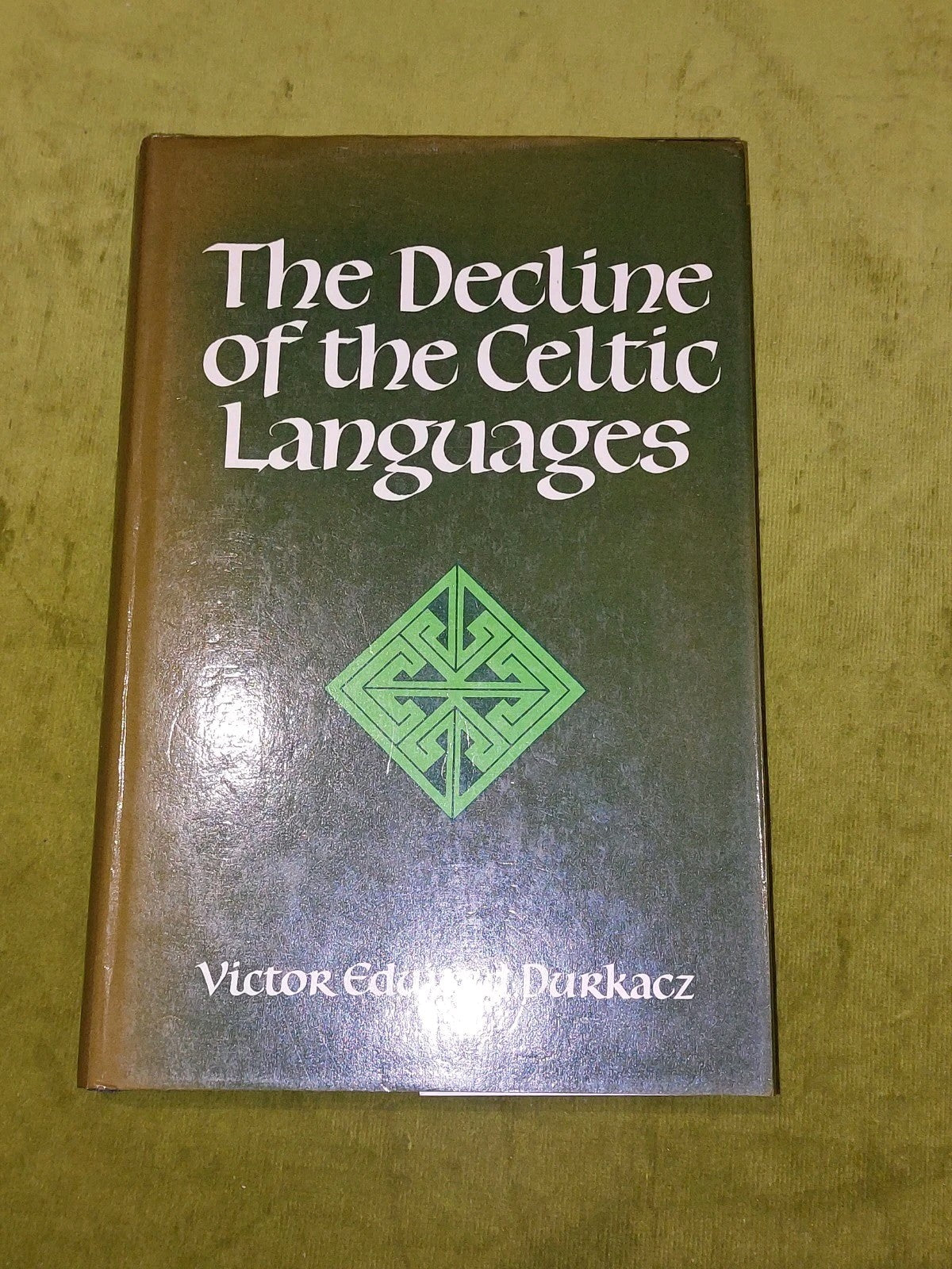 The Decline of the Celtic Languages by Victor Edward Durkacz [John Donald] 19830