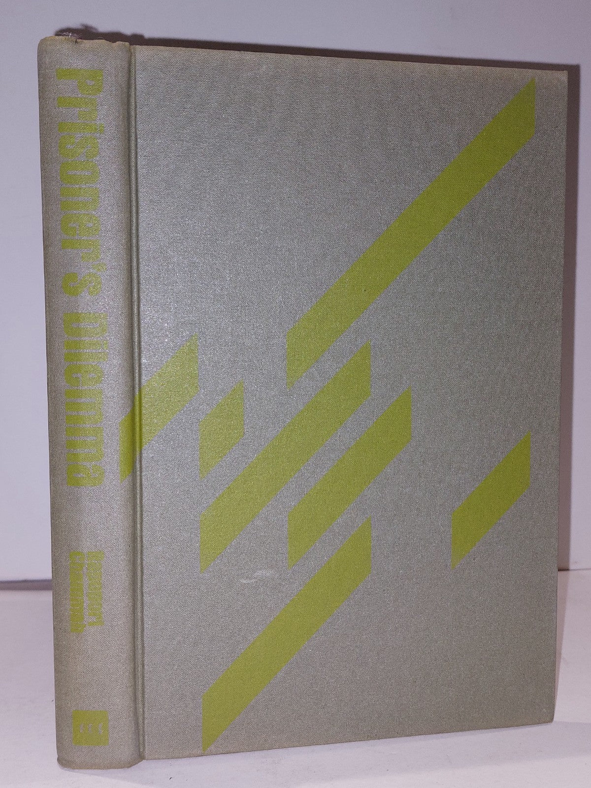Prisoner's Dilemma: A Study in Conflict and Cooperation Rapoport, Anatol (1965) 3