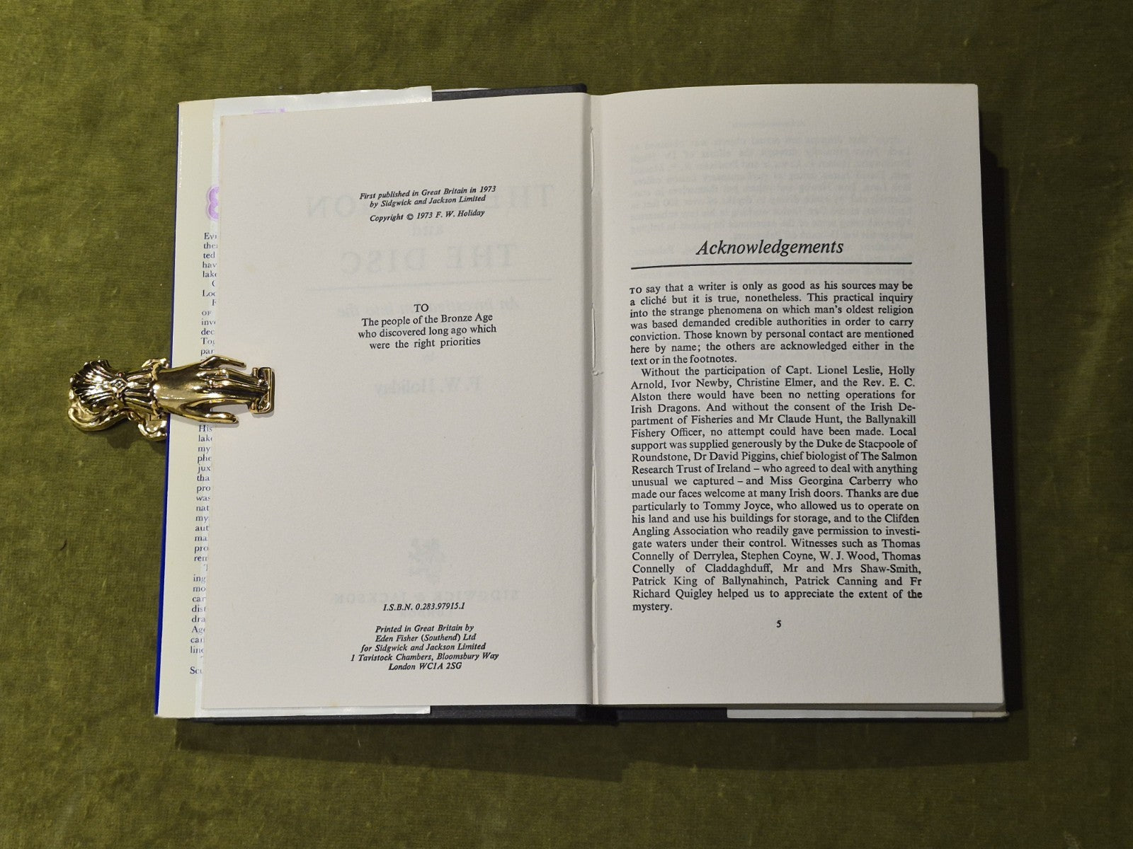 The Dragon and the Disc - F W Holiday - Sidgwick & Jackson 1973 HB DJ4