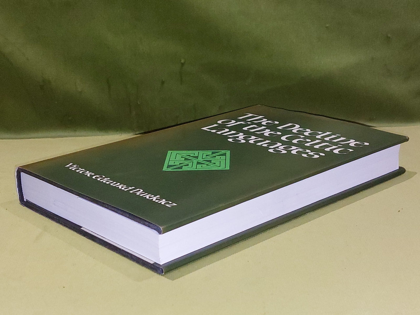 The Decline of the Celtic Languages by Victor Edward Durkacz [John Donald] 19837