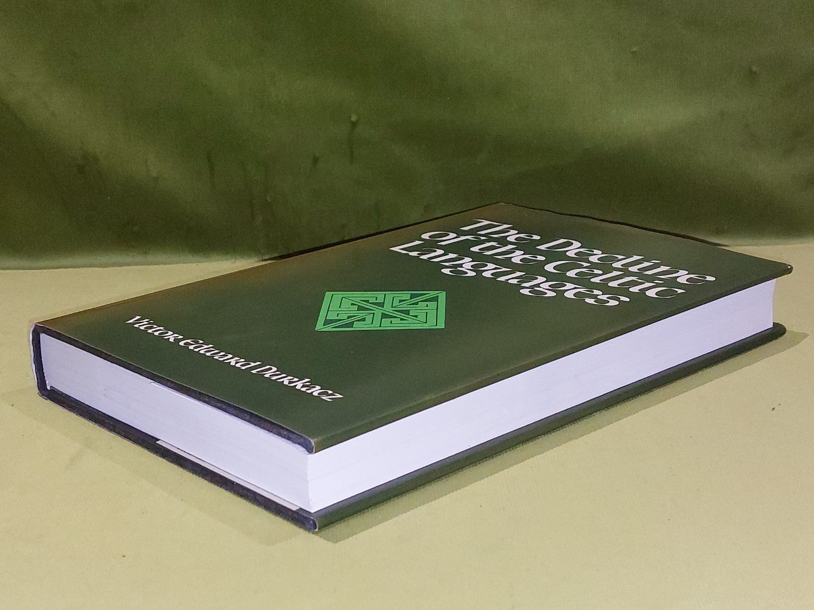 The Decline of the Celtic Languages by Victor Edward Durkacz [John Donald] 19837