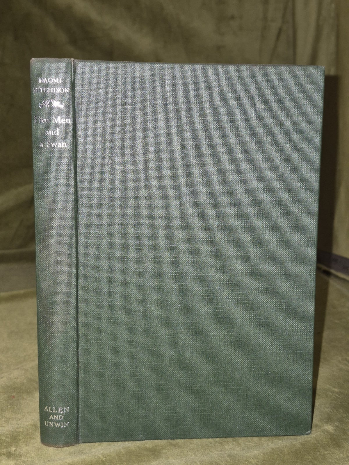 Naomi Mitchison Five men and a swan 1957 Dustjacket2