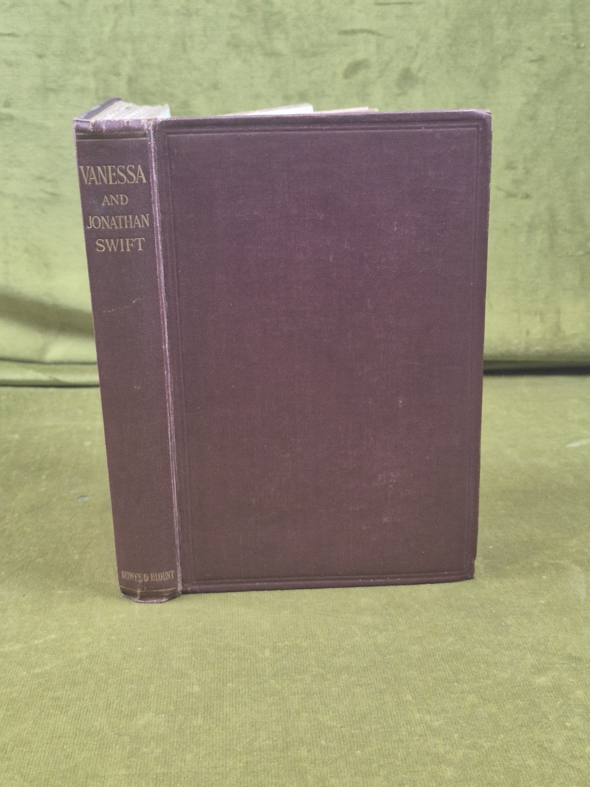 Vanessa and Her Correspondence with Jonathan Swift , Selwyn & Blount 1921 HB0