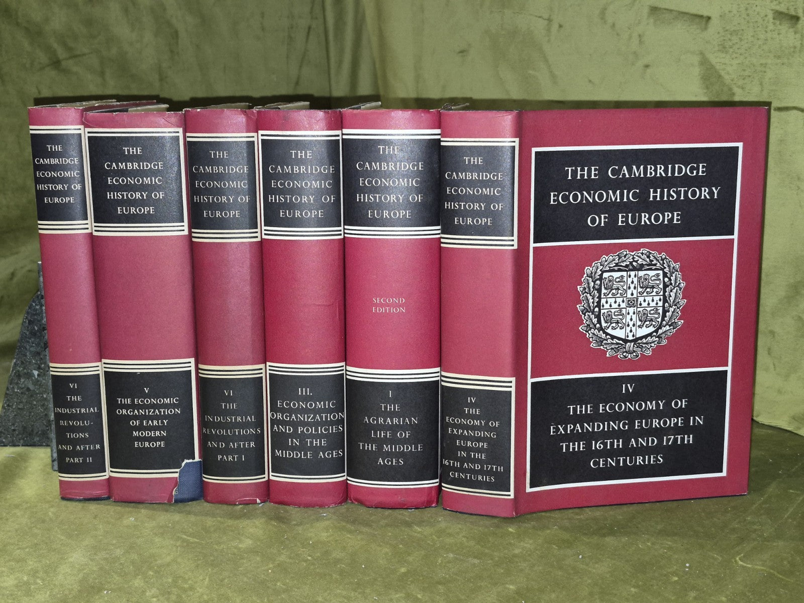 The Cambridge Economic History of Europe Volumes 1, 3, 4, 5, 6 (pt 1&2) (1966)0