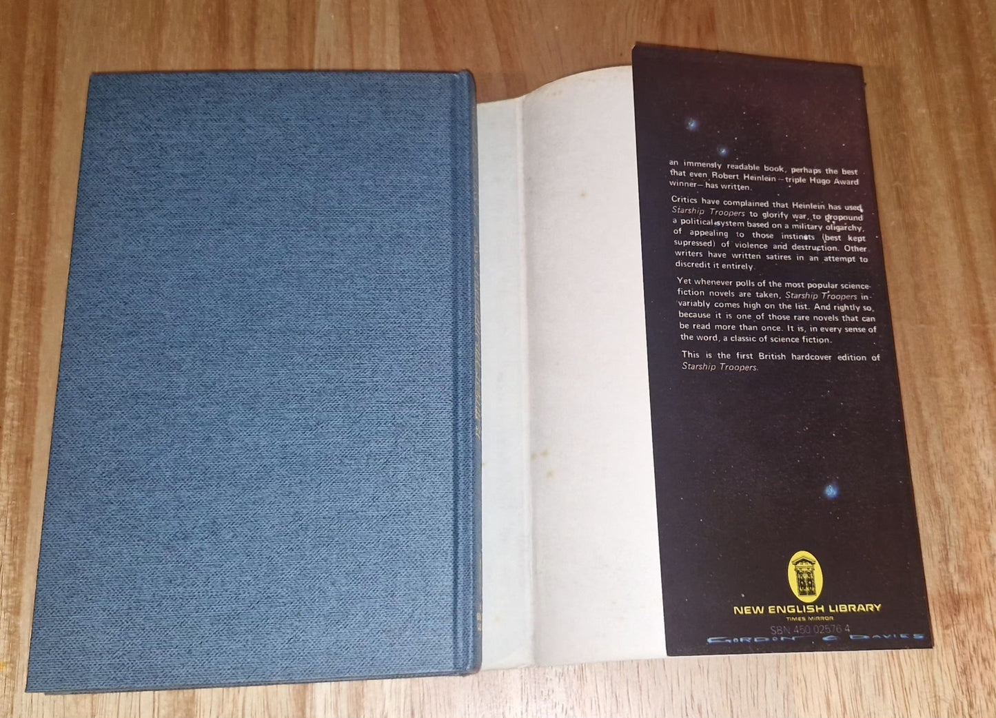 Starship Troopers by Robert A. Heinlein 1st UK Hardback Edition 1975. Dustjacket21