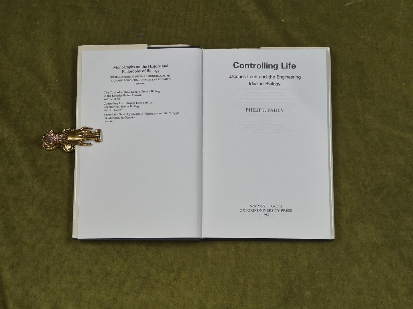 Controlling Life : Jacques Loeb - Philip J Pauly , Oxford 1987 HB DJ3