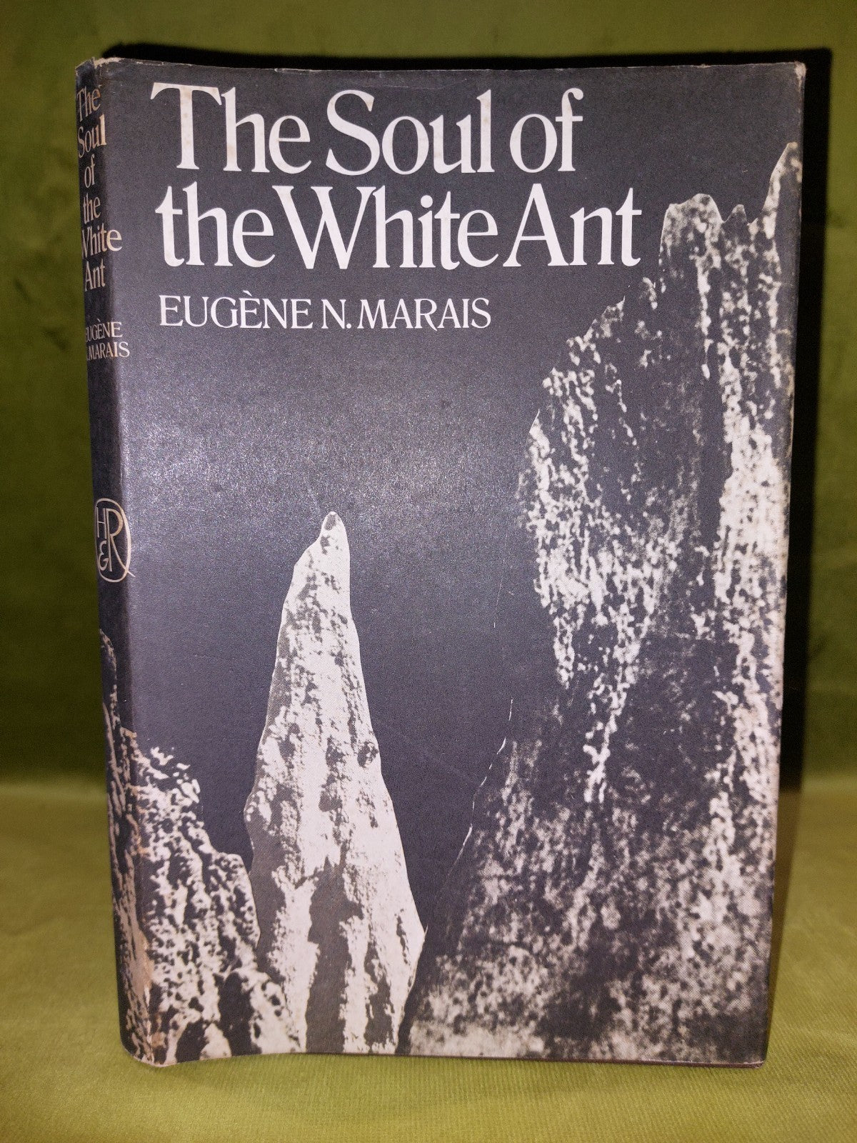 Marais, Eugene N. The soul of the white ant. J. Cape, 1970. 1st Uk Edition 0