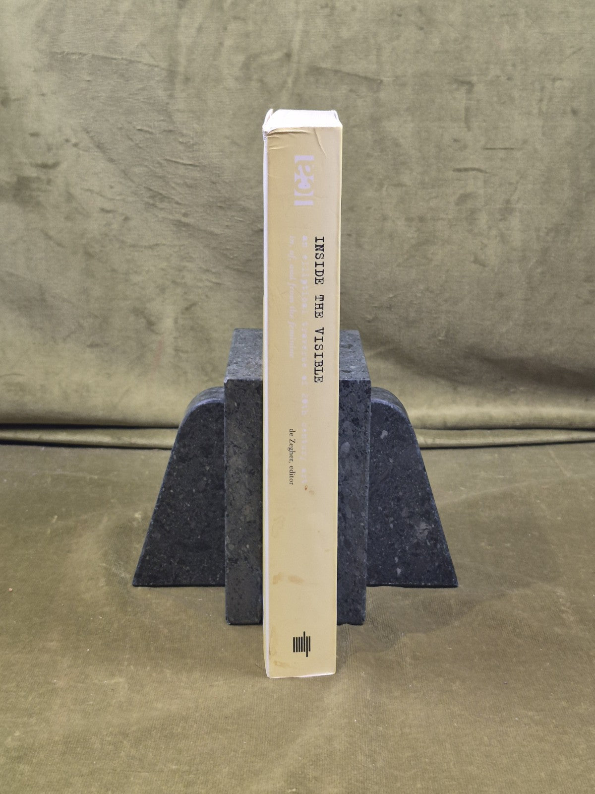 Inside the Visible : An Elliptical Traverse of 20th Century Art in the Feminine2
