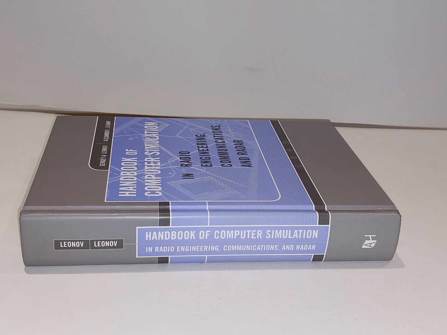 Handbook of Computer Simulation in Radio Comms  Sergey & Alex Leonov (2001) Hb1