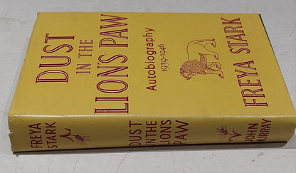 Dust in the Lion's Paw: Autobiography, 1939-46. Freya Stark - 19621
