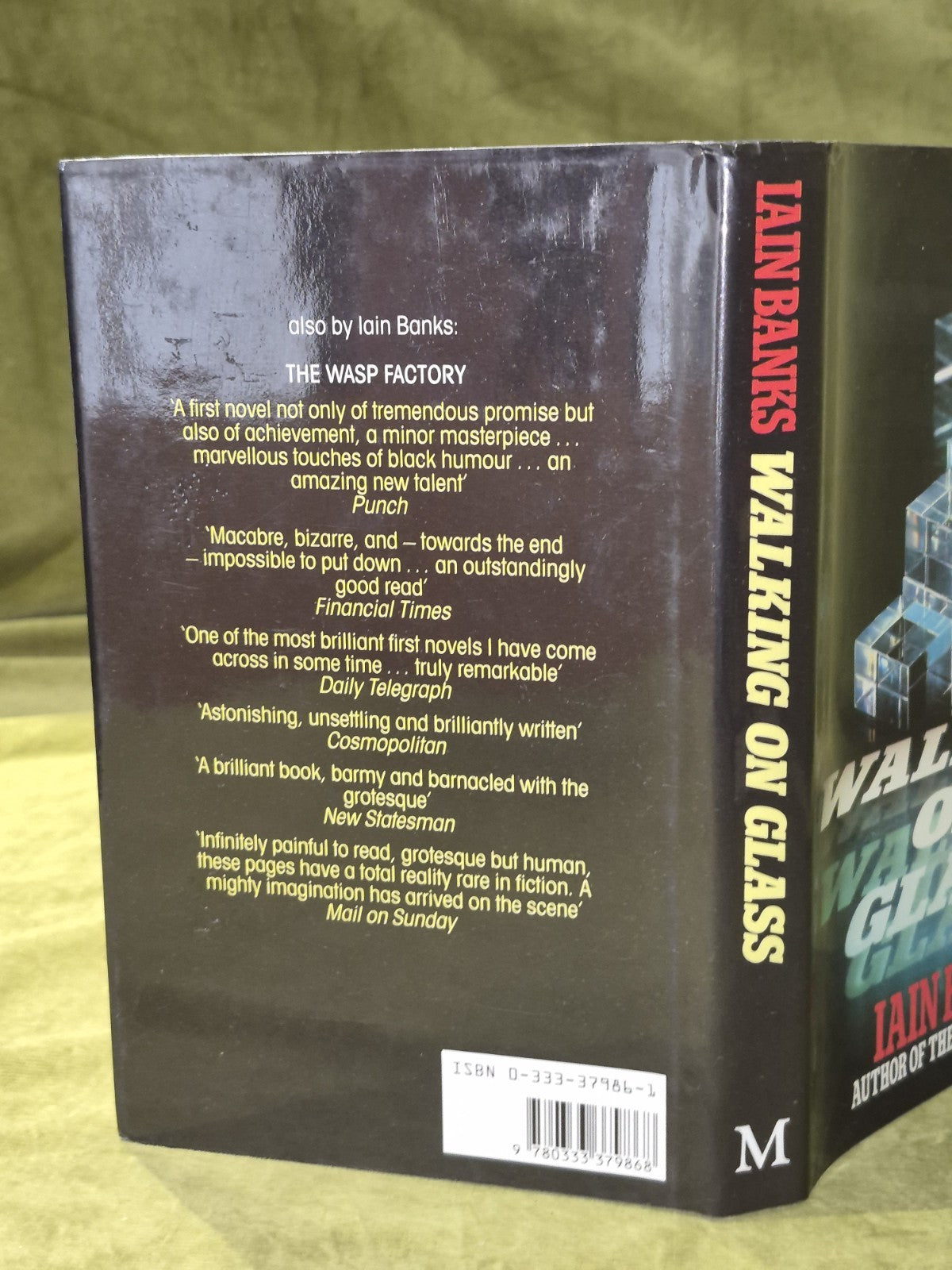 Iain Banks Walking on Glass True First 1985 in Original Jacket2