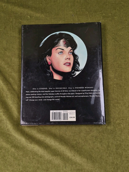 Wonder Woman: The Complete History by Les Daniels, 1st Edition Titan Books 20001