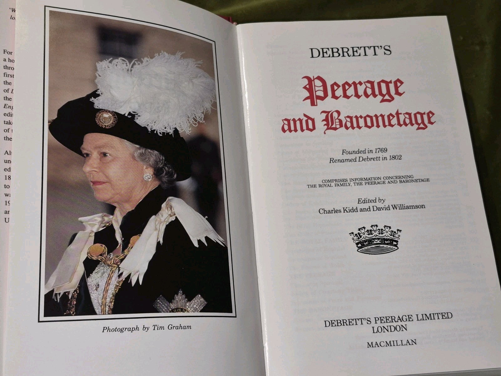 Debrett's Peerage & Baronettage (1995) Kidd and Williamson3