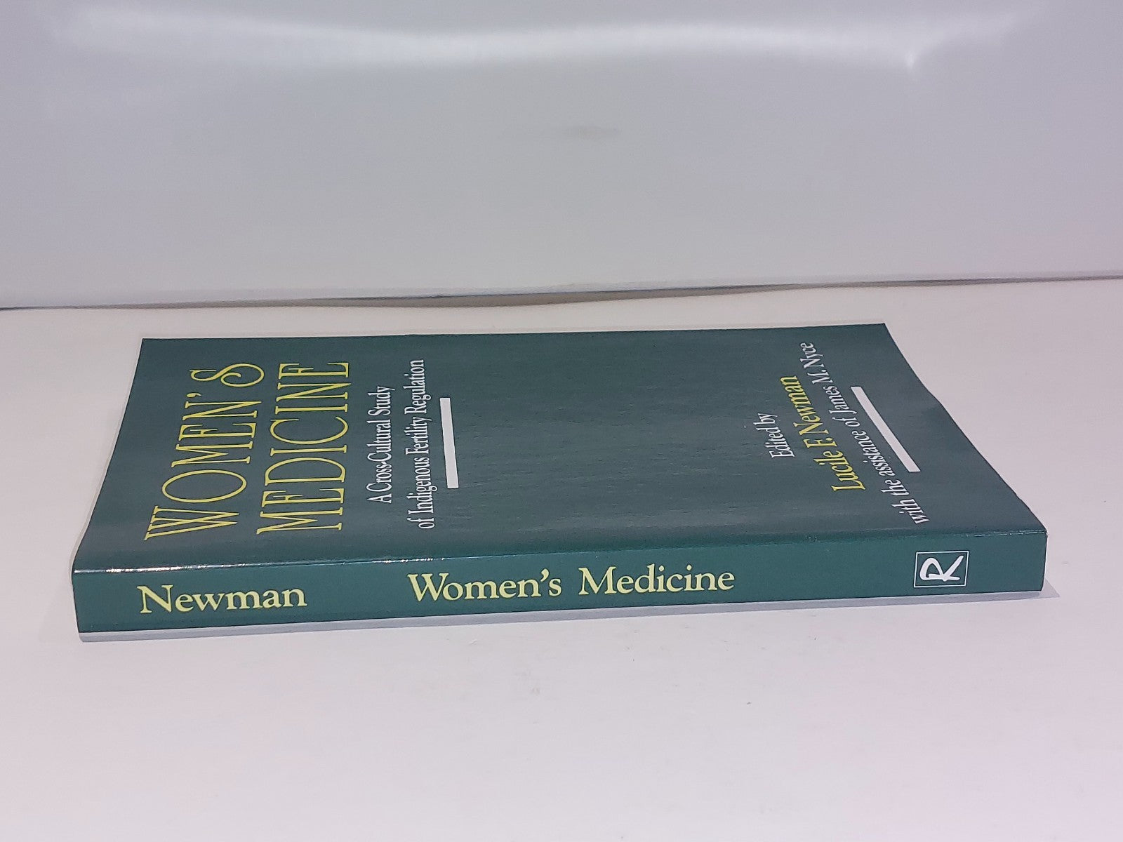Women's Medicine: A Cross-Cultural Study Of Indigenous - Lucile Newman (1995) Pb1