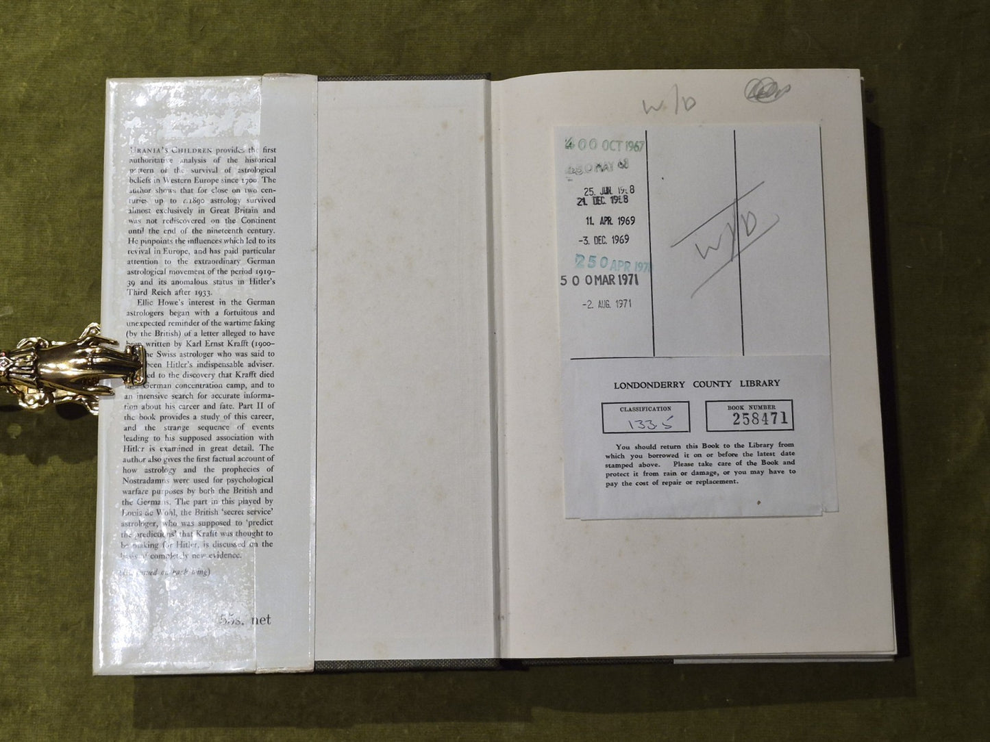 Urania’s Children: The Strange World of the Astrologers. Ellie Howe. 1967 1st Ed4