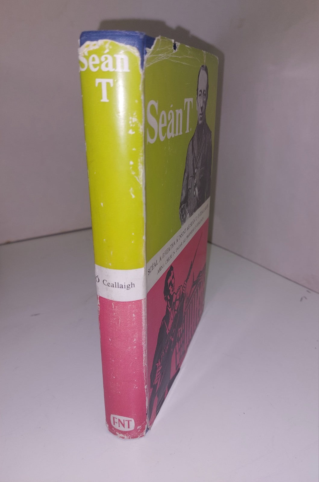 Seán T. Scéal a bheatha á insint ag Seán T. 1st Ed, HB DJ Ó Conluain, Proinsias2