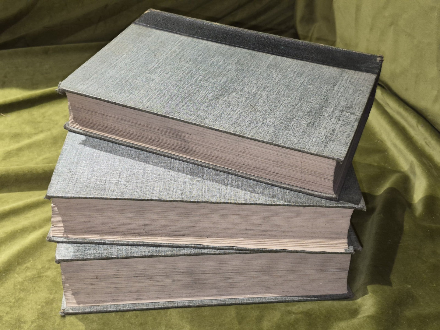 Surgical Anatomy Vols. 1 to 3, (1901-1903) John B. Deaver. London: Rebman4