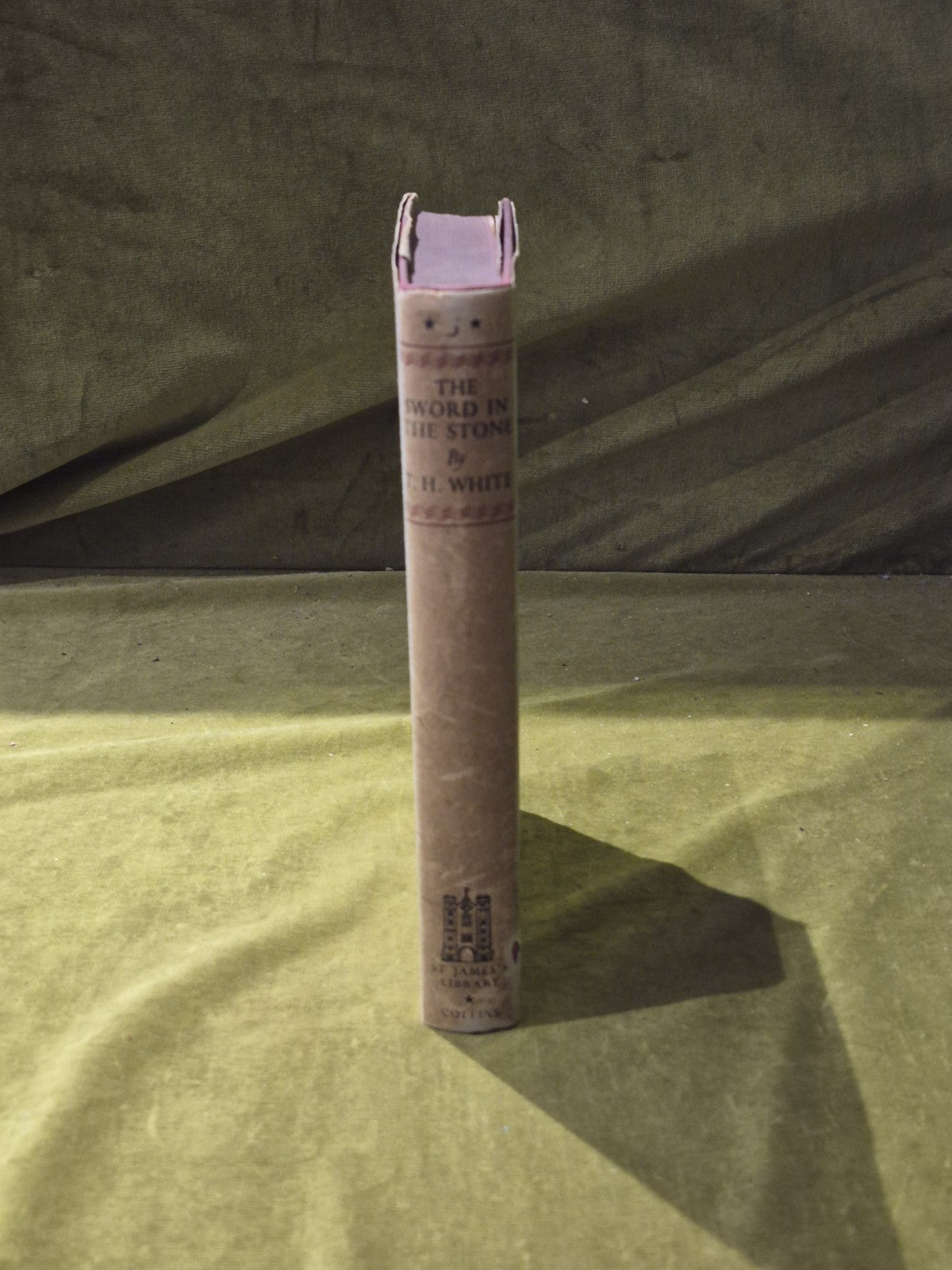 The Sword in the Stone - T H White , Collins St James Library 1950 HB DJ2