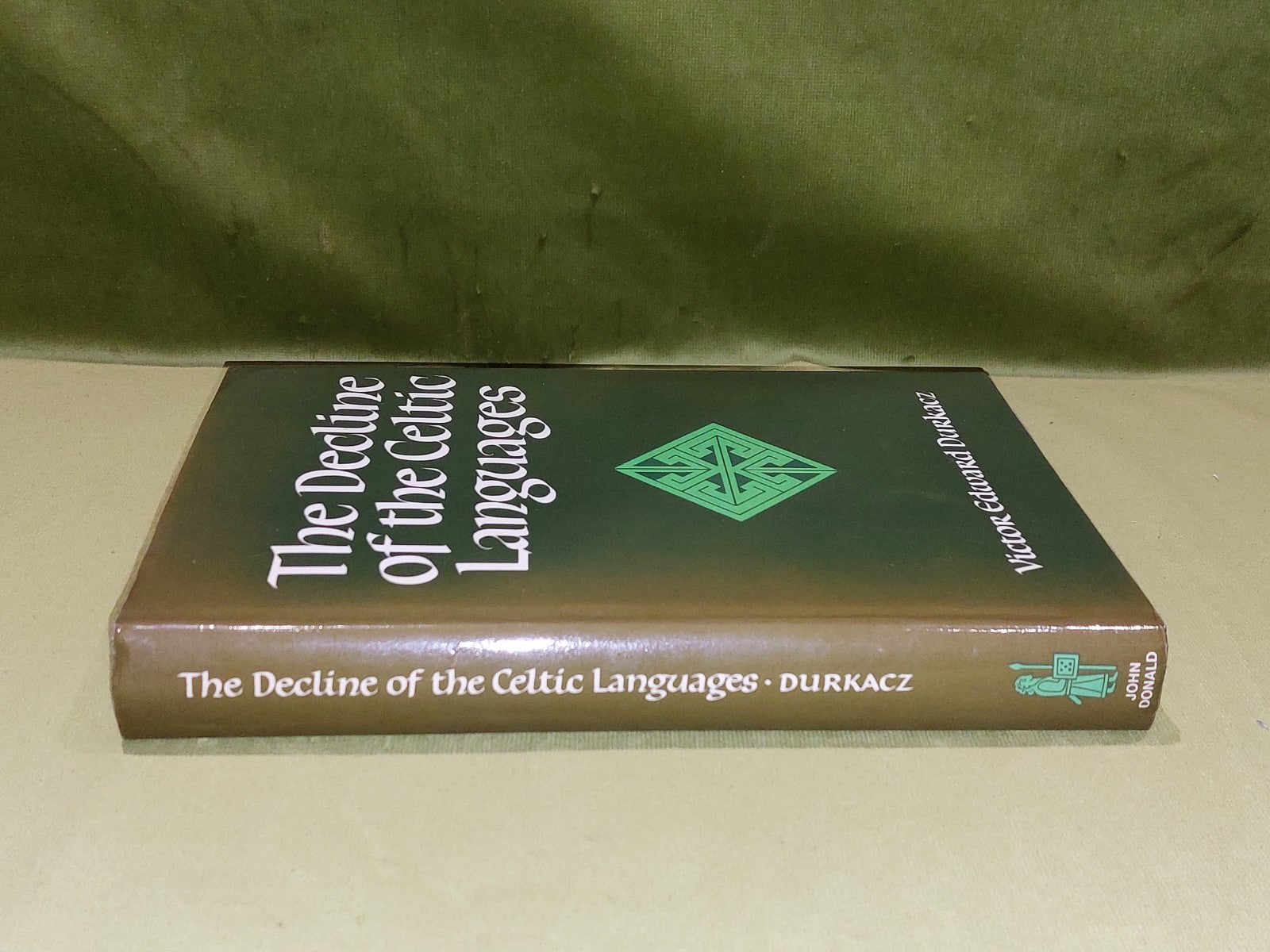 The Decline of the Celtic Languages by Victor Edward Durkacz [John Donald] 19831