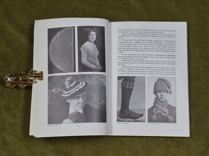 A SHETLAND KNITTER'S NOTEBOOK - Mary Smith , Shetland Times  1991 Paperback4