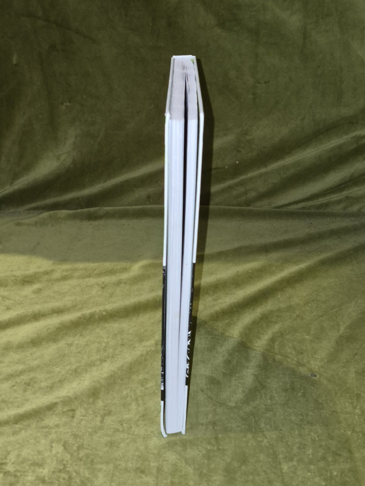 The First Kingdom Jack Katz Book One 2013 Titan First Printing Hardback VGC6