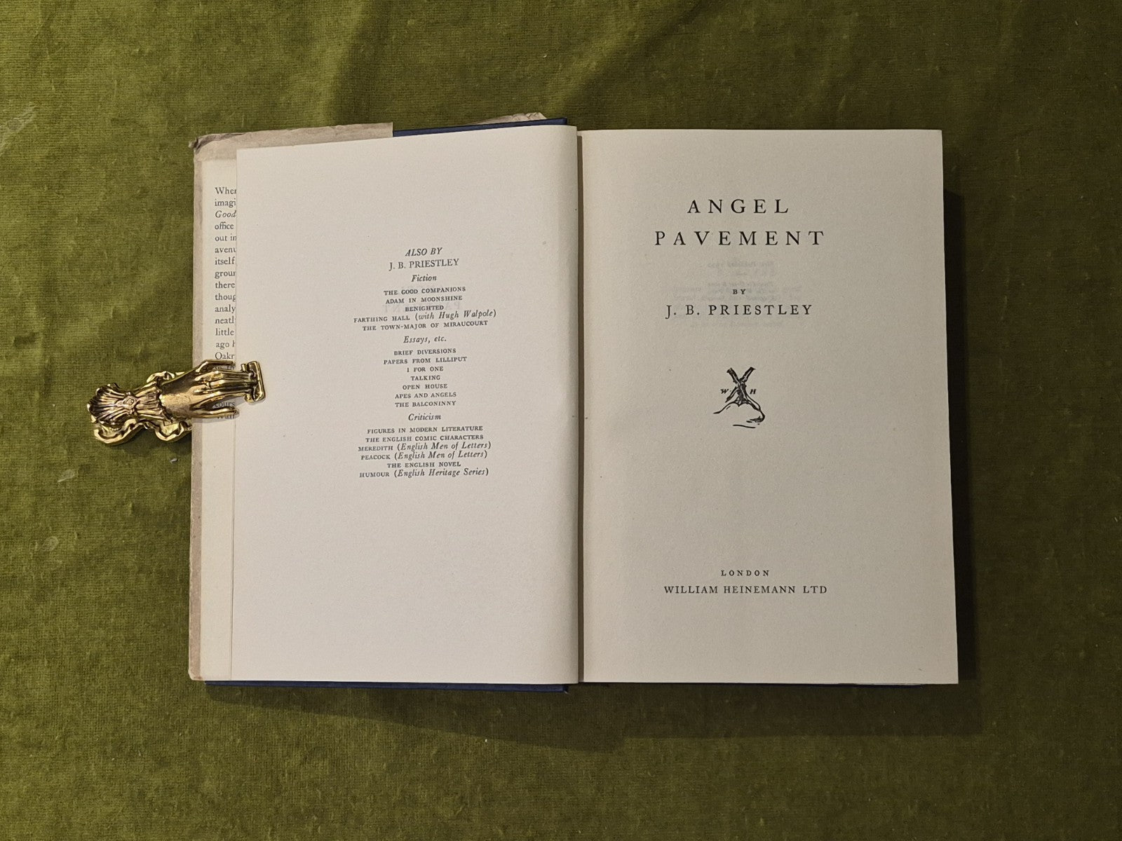Angel Pavement - J B Priestly , Heinemann 1930 1st HB DJ4