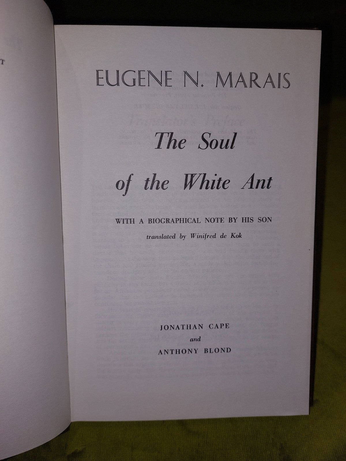 Marais, Eugene N. The soul of the white ant. J. Cape, 1970. 1st Uk Edition 5