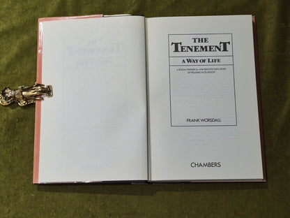 The Tenement - A Way Of Life - Frank Worsdall  1st Edition 1979 Chambers4