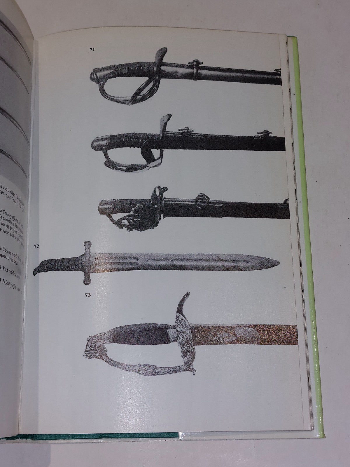 Pictorial History of Swords & Bayonets By Wilkinson-Latham (1973) Hb Book6