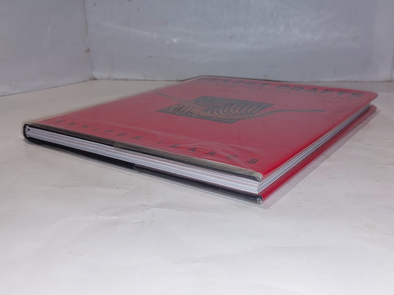 Desert Crafts: Anangu Maruku Punu by Jennifer Isaacs. Hardback 19925