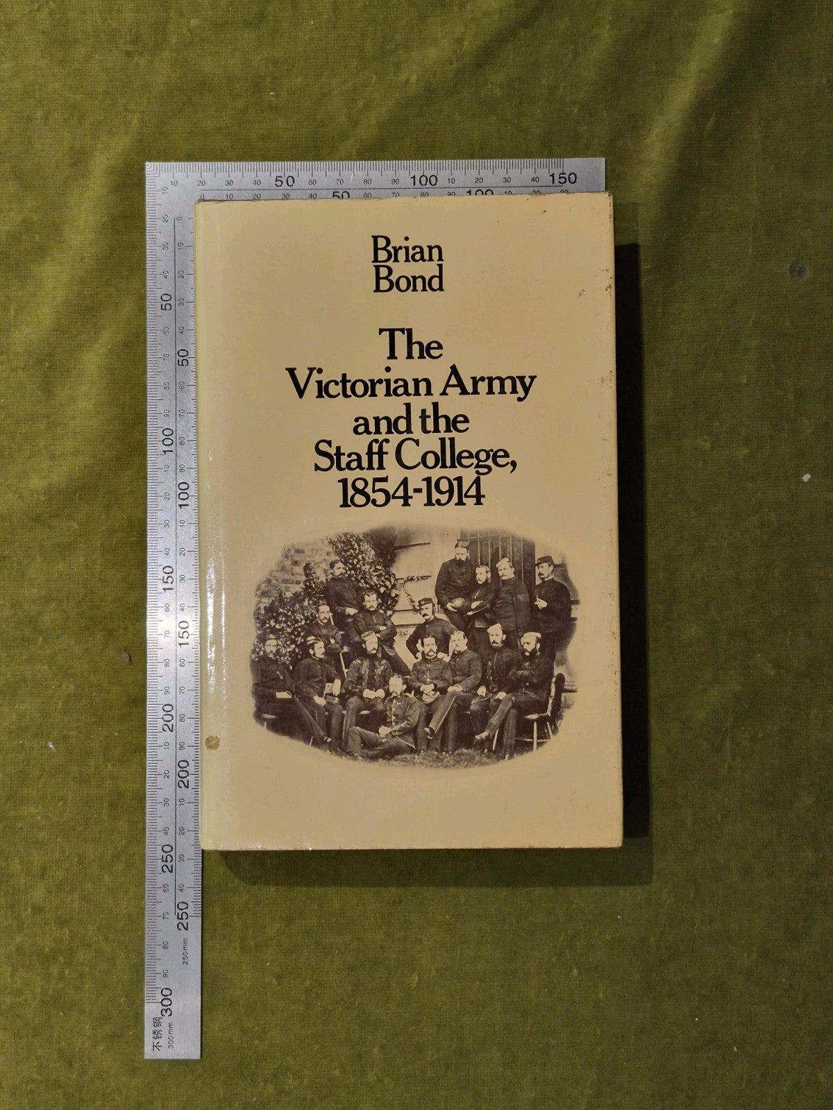 THE VICTORIAN ARMY AND THE STAFF COLLEGE 1854-1914 - Brian Bond, Methuen 1972 DJ3