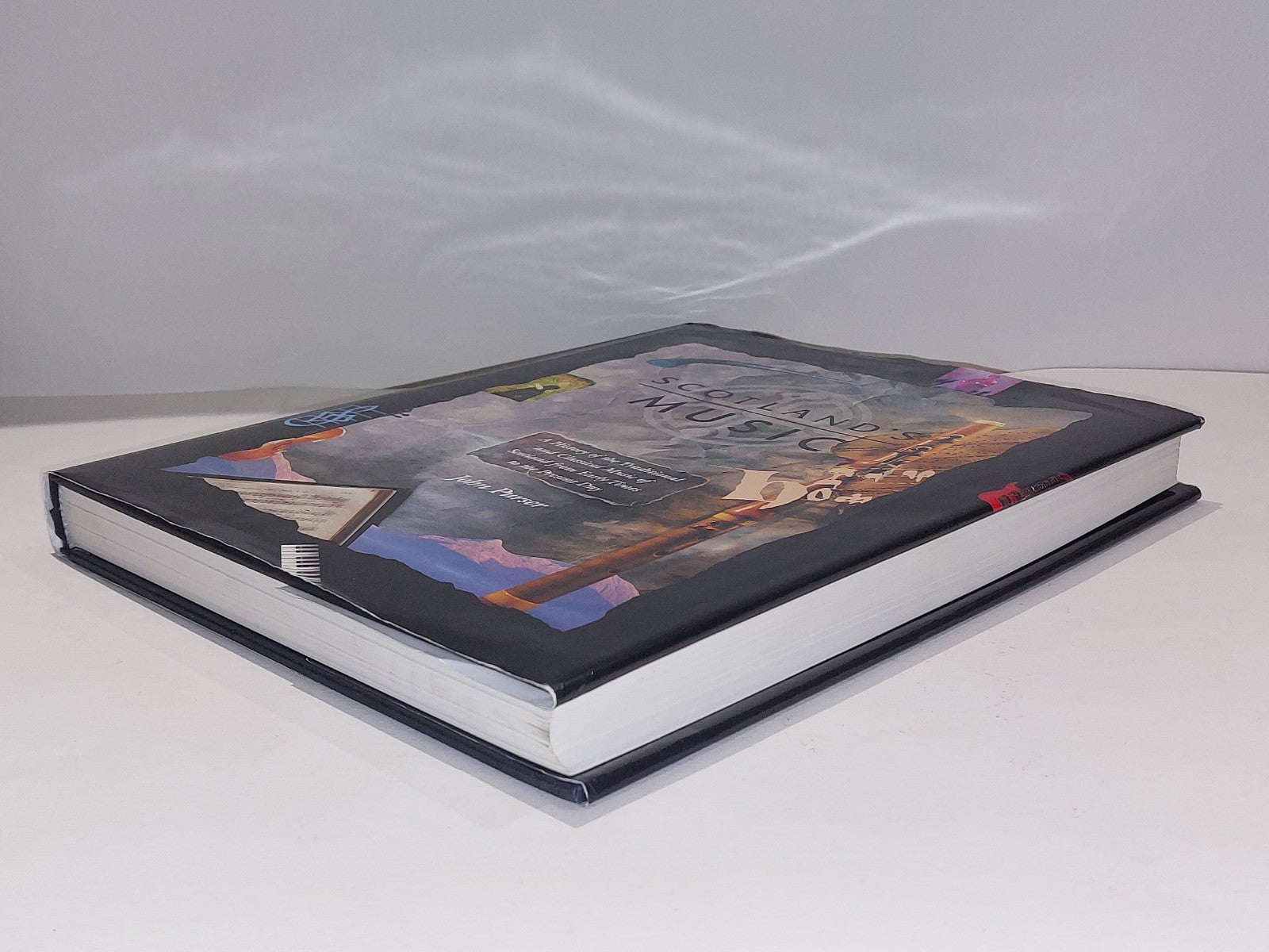 Scotland's Music : A History of the Traditional and Classical Music (1992) Hb7