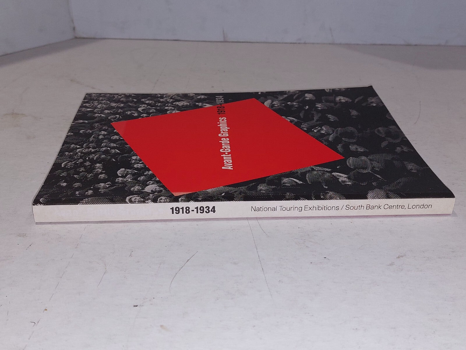 Avant-Garde Graphics, 1918-1934, Lutz Becker (2004) Pb Book1